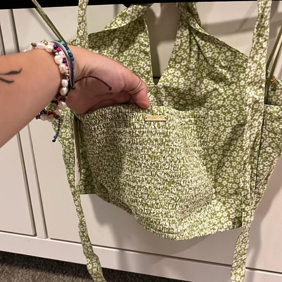 Cute billabong halter top - Picture 2 of 3